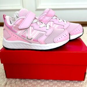 New in box New balance girls sneakers